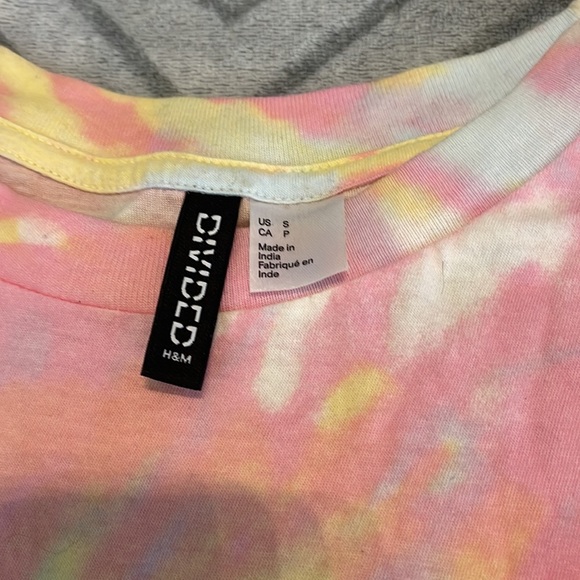 Divided size small fits like large. Pink yellow blue & white tie dye. - Picture 2 of 3